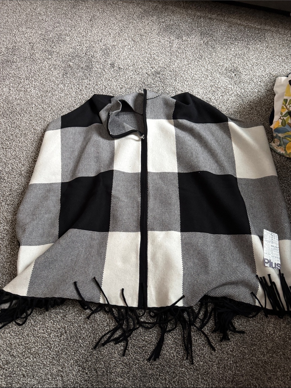 Christian Siriano Black, White & Tan Plus Size poncho with Tag